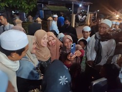 Atikoh Beberkan Program Pesantren Ganjar-Mahfud saat Bertemu Warga Banten