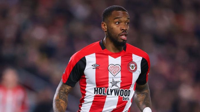BRENTFORD, ENGLAND - FEBRUARY 05: Ivan Toney of Brentford during the Premier League match between Brentford FC and Manchester City at Brentford Community Stadium on February 05, 2024 in Brentford, England. (Photo by James Gill - Danehouse/Getty Images)