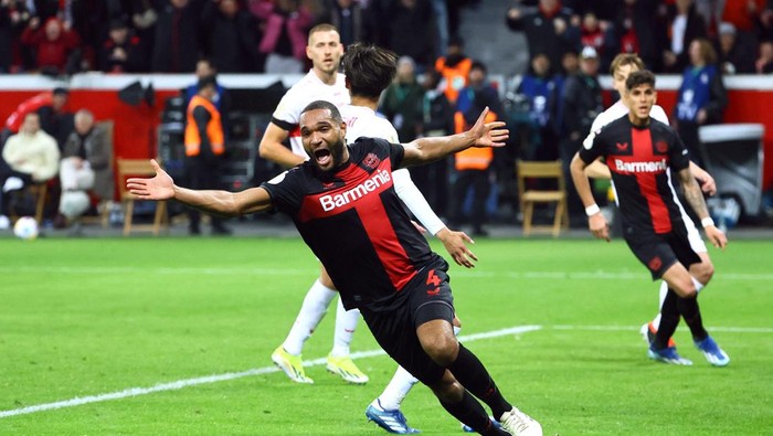 Soccer Football - DFB Cup - Quarter Final - Bayer Leverkusen v VfB Stuttgart - BayArena, Leverkusen, Germany - February 6, 2024 Bayer Leverkusens Jonathan Tah celebrates scoring their third goal REUTERS/Wolfgang Rattay DFB REGULATIONS PROHIBIT ANY USE OF PHOTOGRAPHS AS IMAGE SEQUENCES AND/OR QUASI-VIDEO.