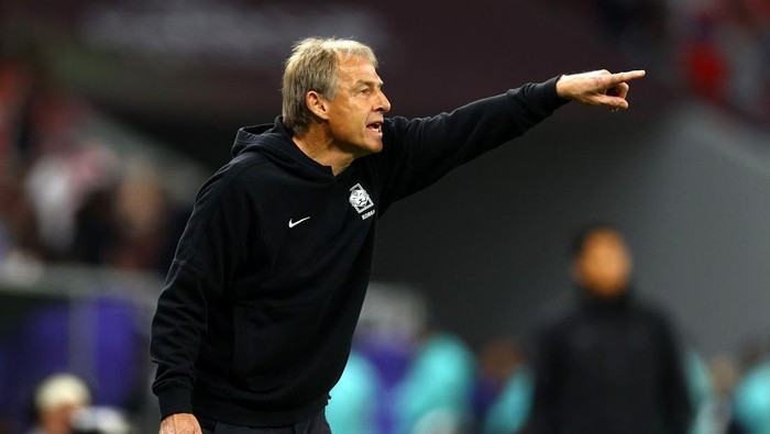 Soccer Football - AFC Asian Cup - Semi Final - Jordan v South Korea - Ahmed bin Ali Stadium, Al Rayyan, Qatar - February 6, 2024 South Korea coach Jurgen Klinsmann reacts REUTERS/Molly Darlington