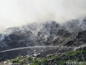 Status Siaga Darurat Berakhir, TPA Sente Klungkung Terbakar Lagi Status Siaga Darurat Berakhir, TPA Sente Klungkung Terbakar Lagi