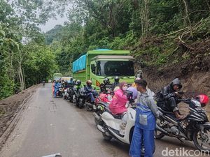 Poros Maros-Bone Macet gegara Buka Tutup Jalan, Kendaraan Mengular 1 Km Poros Maros-Bone Macet gegara Buka Tutup Jalan, Kendaraan Mengular 1 Km