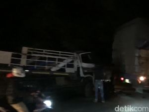 Tabrakan Beruntun Libatkan 4 Truk dan 1 Motor di Pelabuhan Bakauheni Tabrakan Beruntun Libatkan 4 Truk dan 1 Motor di Pelabuhan Bakauheni
