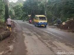 Sempat Tertutup Longsor, Jalur Cimahi Arah Lembang Sudah Bisa Dilintasi