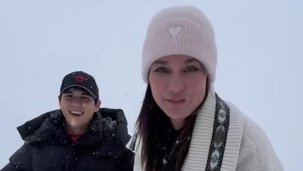 Dingin... Luna Maya dan Maxime Bouttier Asyik Main Salju