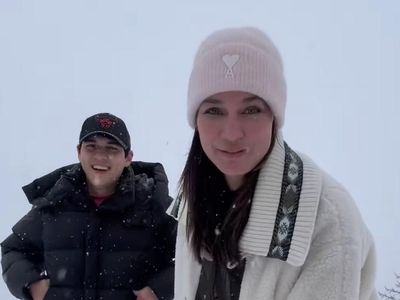 Dingin... Luna Maya dan Maxime Bouttier Asyik Main Salju