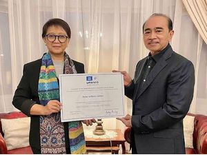 Menlu Retno Terima Sertifikat Budaya Sehat Jamu Jadi Warisan Budaya Takbenda Menlu Retno Terima Sertifikat Budaya Sehat Jamu Jadi Warisan Budaya Takbenda