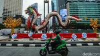 Penampakan Naga Raksasa Mejeng di Bundaran HI
