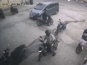 Lupa Cabut Kunci, Motor Dimas Digasak Maling dalam Hitungan Detik Lupa Cabut Kunci, Motor Dimas Digasak Maling dalam Hitungan Detik
