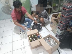 Jual Miras di Kosan, Dua Wanita Kuningan Diamankan Polisi