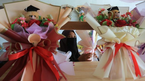 Melihat Produksi Buket di Aceh Barat