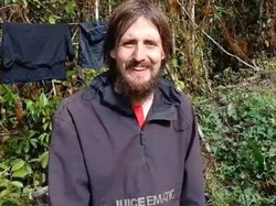 Momen Pembebasan Pilot Susi Air, Diantar Warga sampai Naik Helikopter