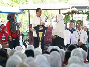 Jokowi Puji Produk Olahan Tempe Kering dari Nasabah PNM Mekaar