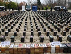 Polisi Eropa Tangkap Puluhan Tersangka Perdagangan Narkoba