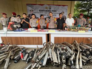 Miras, Narkoba hingga Knalpot Brong Disita Jelang Pemilu 2024 di Mojokerto Miras, Narkoba hingga Knalpot Brong Disita Jelang Pemilu 2024 di Mojokerto