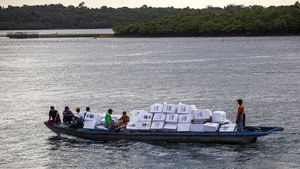 Potret Perjuangan Distribusi Logistik Pemilu ke Pulau Terluar