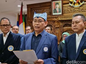 Rektor hingga Senat Unair Deklarasikan 10 Poin Soal Demokrasi dan Pemilu Rektor hingga Senat Unair Deklarasikan 10 Poin Soal Demokrasi dan Pemilu