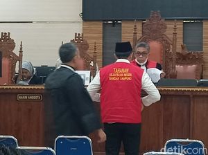 AKP Andri Gustami Baca Pledoi Sambil Menangis, Hakim Skors Sidang 2 Menit AKP Andri Gustami Baca Pledoi Sambil Menangis, Hakim Skors Sidang 2 Menit