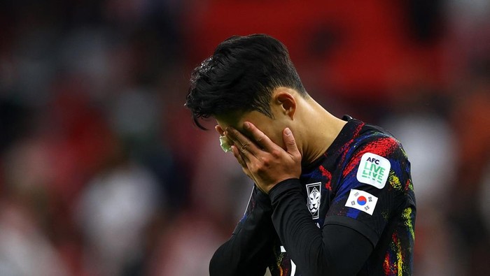 Soccer Football - AFC Asian Cup - Semi Final - Jordan v South Korea - Ahmed bin Ali Stadium, Al Rayyan, Qatar - February 6, 2024 South Koreas Son Heung-Min looks dejected after being eliminated from the AFC Asian Cup REUTERS/Molly Darlington