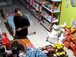 Terekam CCTV! Pembobolan Toko Kelontong di Juwiring Klaten