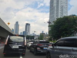 Perempatan Mampang Macet Parah sampai ke Tol Cawang