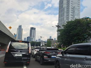 Perempatan Mampang Macet Parah sampai ke Tol Cawang Perempatan Mampang Macet Parah sampai ke Tol Cawang