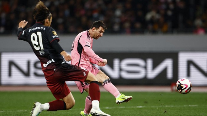 Soccer Football - Friendly - Vissel Kobe v Inter Miami - Japan National Stadium, Tokyo, Japan - February 7, 2024 Inter Miamis Lionel Messi in action with Vissel Kobes Ryuho Kikuchi REUTERS/Issei Kato