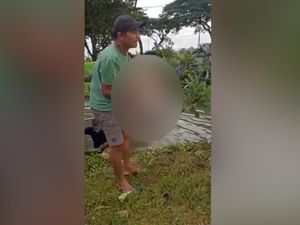 Warga Demak Histeris Temukan Bayi Mengapung di Parit Sungai Warga Demak Histeris Temukan Bayi Mengapung di Parit Sungai
