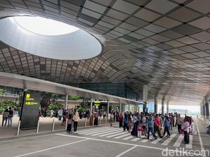 Saat Bandara Dhoho Kediri Jadi Wisata Dadakan Ribuan Warga Saat Bandara Dhoho Kediri Jadi Wisata Dadakan Ribuan Warga
