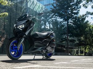 Spek dan Harga Yamaha XMAX Tampilan Baru, Usung Warna Biru Racing Spek dan Harga Yamaha XMAX Tampilan Baru, Usung Warna Biru Racing
