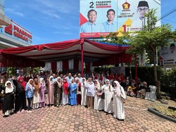 500 Ibu-ibu dari 17 Majelis Taklim Se-Kota Padang Deklarasi Dukung Prabowo-Gibran