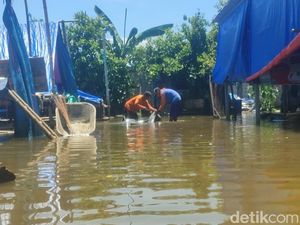 Jalan Pantura Banjir Imbas Tanggul Jebol di Sungai Wulan Demak Bertambah