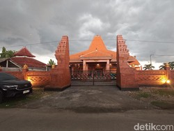 Desa Jatirenggo Lamongan Punya Ikon Baru Berwujud Balai Desa Gapura Bentar