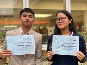 2 Siswa SMA Labschool Kebayoran Raih Penghargaan di Cambridge MUN 2024