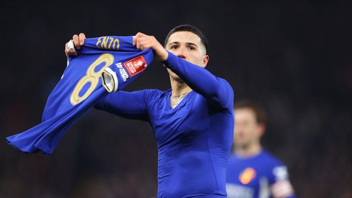BIRMINGHAM, ENGLAND - FEBRUARY 07: Enzo Fernandez of Chelsea removes his shirt to celebrate after scoring their third goal during the Emirates FA Cup Fourth Round Replay match between Aston Villa and Chelsea at Villa Park on February 07, 2024 in Birmingham, England. (Photo by James Gill - Danehouse/Getty Images)
