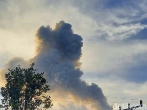 Gunung Marapi Alami 3 Kali Erupsi Malam Ini