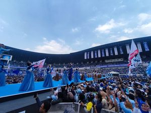 Kampanye Akbar PAN di GBLA, Massa Kompak Teriak Prabowo-Gibran 1 Putaran Kampanye Akbar PAN di GBLA, Massa Kompak Teriak Prabowo-Gibran 1 Putaran