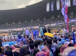 Salam Hormat Prabowo ke Relawan Sahabat Bang Ara Saat Kampanye di Bandung