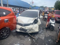 Kronologi Tabrakan Beruntun 5 Mobil-3 Motor di Tarakan hingga 1 Orang Tewas