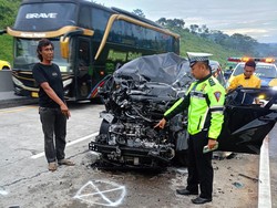 Detik-detik Sopir Innova Tewas Tabrak Truk di Tol Semarang-Solo Km 468