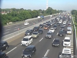 Ramai Kendaraan Tinggalkan Jabodetabek di Libur Panjang Akhir Pekan