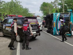 Detik-detik Bus Terguling di Jalan Imogiri-Dlingo Tewaskan 1 Orang