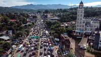 Libur Panjang, Jalan Raya Puncak Bogor Macet Banget