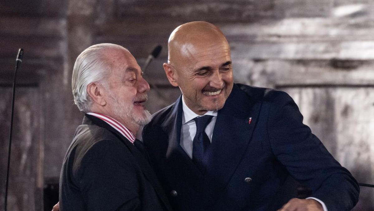 Presiden Napoli Aurelio De Laurentiis menyesal melepas Luciano Spalletti (Getty Images/Ivan Romano)