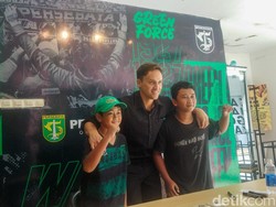 Meet & Greet, Paul Munster Diserbu Bonek Berebut Minta Foto Bareng