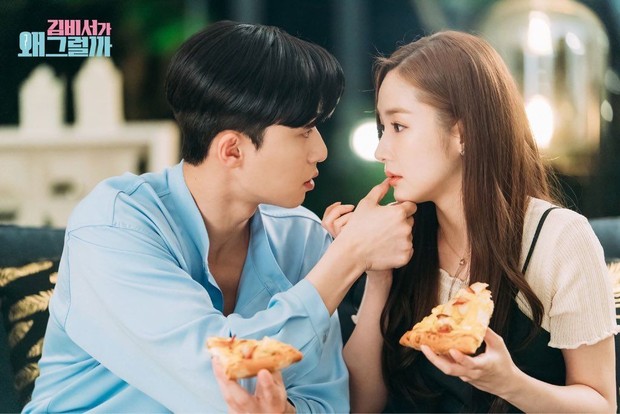 Park Seo Joon dan Park Min Young di What’s Wrong with Secretary Kim/ Foto: hancinema.net Park Seo Joon dan Park Min Young di What’s Wrong with Secretary Kim/ Foto: hancinema.net