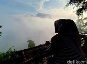 Indahnya Fenomena Negeri di Atas Awan Puncak Bangku Ciamis
