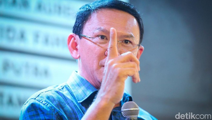 Potret Diskusi ‘Ahok is Back’ Mantan Komisaris Utama Pertamina yang juga Kader PDI Perjuangan Basuki Tjahaja Purnama atau Ahok berbicara kepada audien dan pendukungnya dalam diskusi bertajuk Ahok is Back yang diselenggarakn di Jakarta, Kamis (8/2/2024).