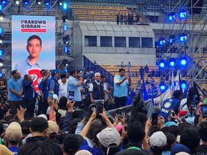 Hujan-Hujanan, Prabowo-Gibran Hadiri Kampanye Bareng Rafi Ahmad di Bandung Hujan-Hujanan, Prabowo-Gibran Hadiri Kampanye Bareng Rafi Ahmad di Bandung