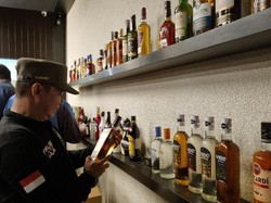 Razia Satpol PP Surabaya di Awal Tahun 2024 Amankan Ratusan Botol Miras